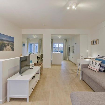 Huswell - Stunning Apartment At The Beachfront Of De Haan Exterior photo