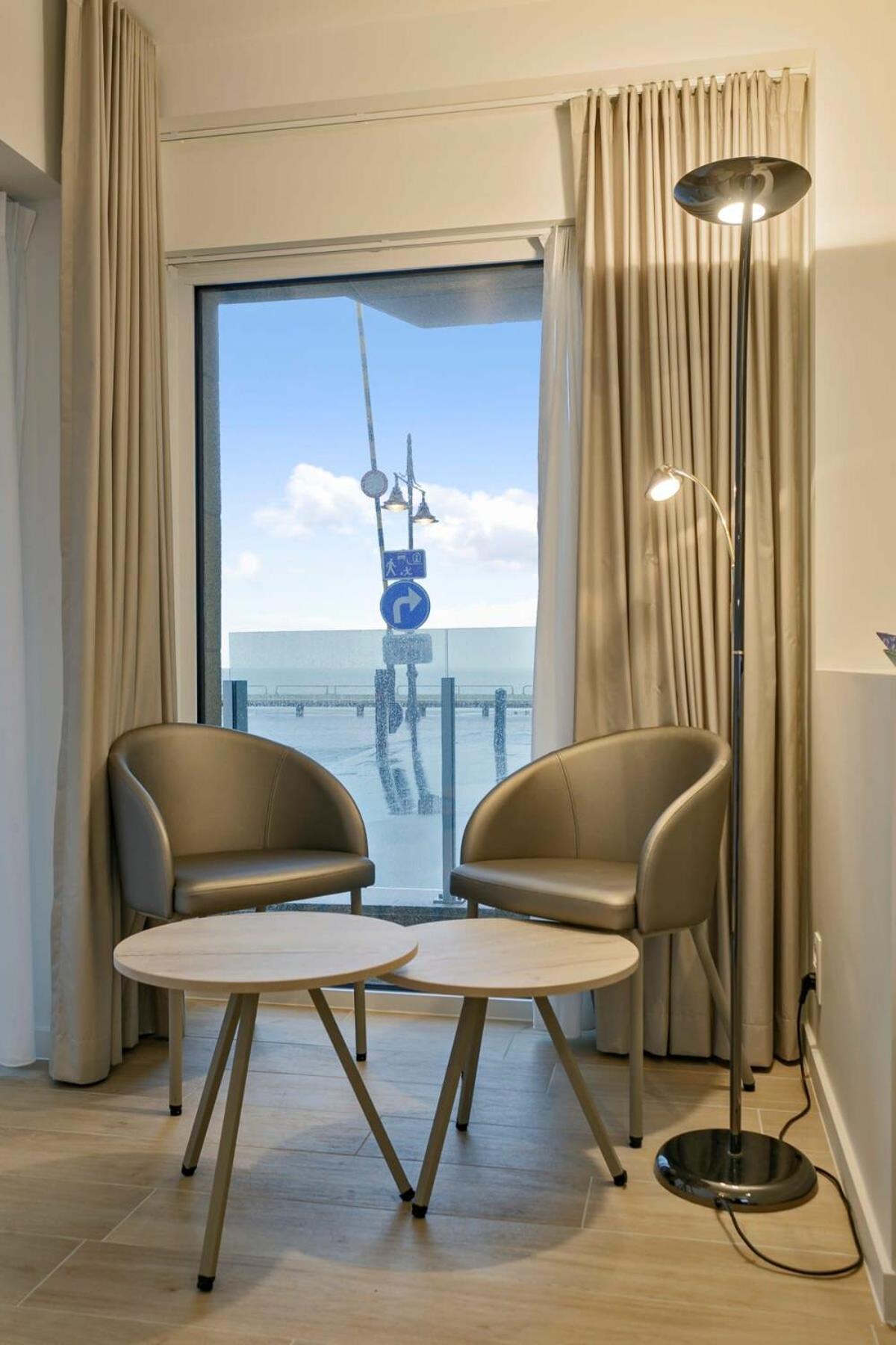 Huswell - Stunning Apartment At The Beachfront Of De Haan Exterior photo